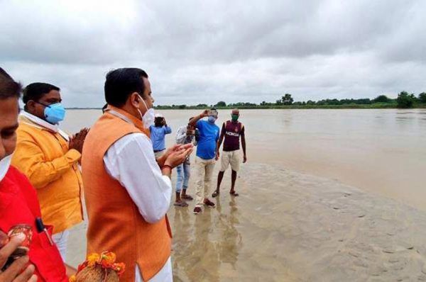 नदियों की पूजापाठ से रूकेगी बाढ़