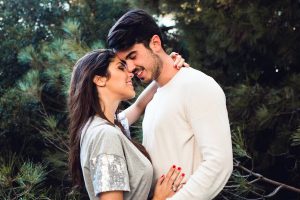 मैं 21 साल का नौजवान हूं और मेरे 2 सालों से मेरी भाभी के साथ शारीरिक संबंध है, क्या मैं सही कर रहा हूं?