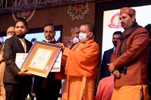 ‘उत्तर प्रदेश दिवस’ में दिखा विकास का खाका,  किया प्रतिभाओ का सम्मान