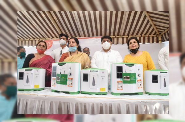 बॉलीवुड गायिका अनुराधा पौडवाल ने महाराष्ट्र और अयोध्या , उत्तर प्रदेश के अस्पतालों को दिए 15 ऑक्सीजन कॉनसेंटे्ंटस