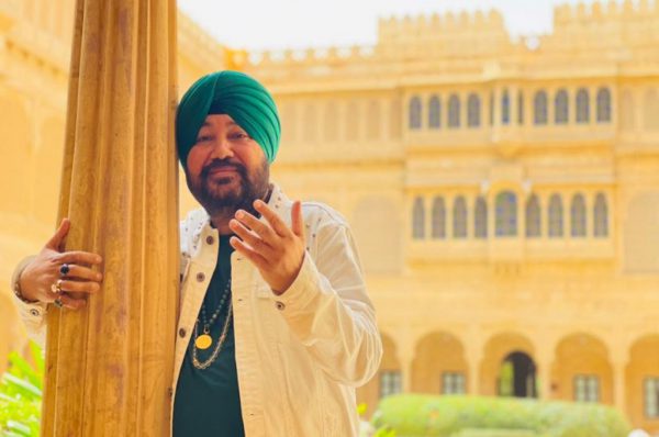 बौलीवुड गायक दलेर मेहंदी ने ‘जीमाअवार्ड’ से सम्मानित विश्व प्रसिद्ध राजस्थानी गायक मामे खान की बेेटी की शादी में दिया अनूठा उपहार