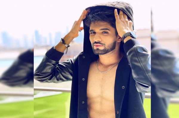 Bigg Boss ott: Zeeshan Khan ने घर से बाहर आते ही दिखाएं चोट के निशान, फैंस ने किया मेकर्स को ट्रोल