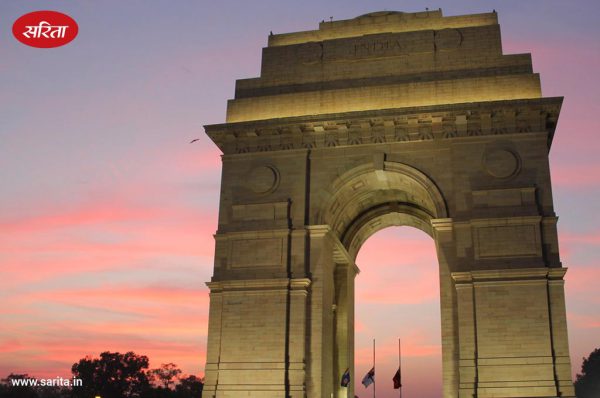 भारत भूमि युगे युगे: महानता और नग्नता