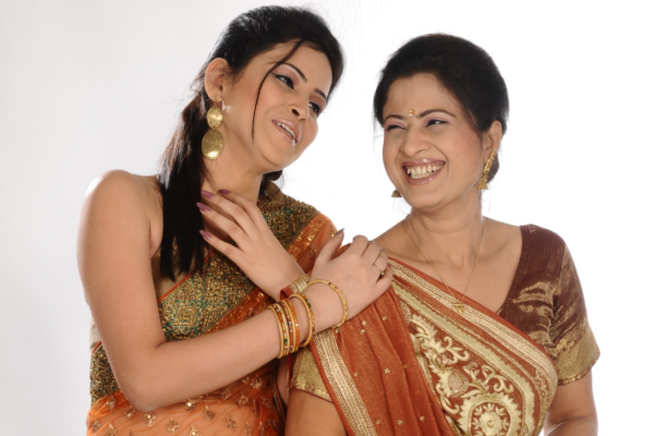 मौडर्न बहुओं की बैस्‍ट फ्रैंड बन गई हैं Mother in law