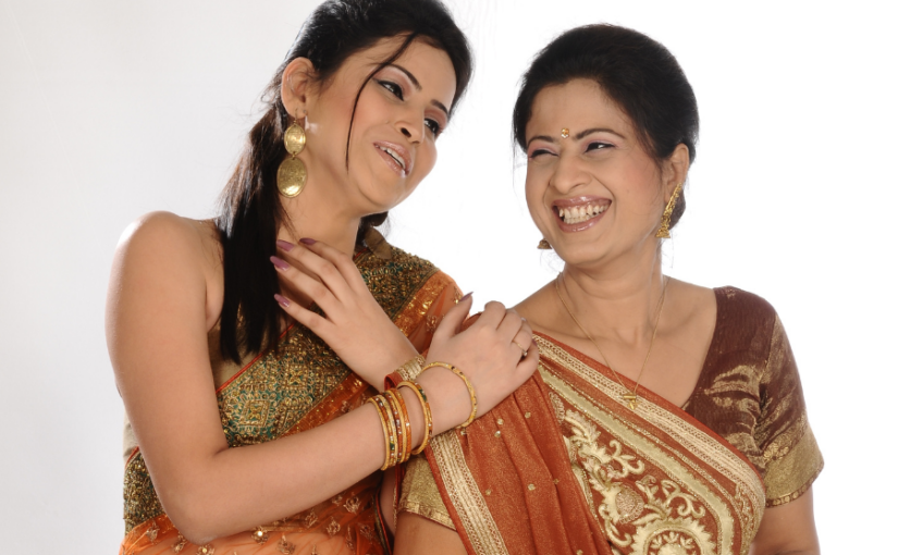 मौडर्न बहुओं की बैस्‍ट फ्रैंड बन गई हैं Mother in law