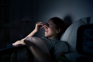 जब नींद न आए और बेचैनी सताएं, तो अपनाएं ये टिप्स