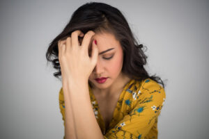 क्या मुझे अपने होने वाले पति को मेरी बीमारी के बारे में बता देना चाहिए ?