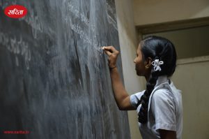 विद्यार्थियों पर चाबुक