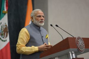 नरेंद्र मोदी : बनावटी राजा का अहं