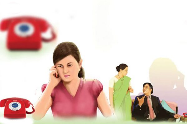 Hindi Story : फोन कॉल्स – आखिर कौन था देर रात मीनाक्षी को फोन करने वाला