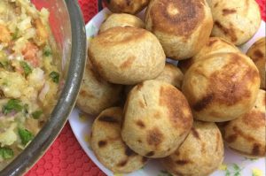 राजस्थानी डिश: इस मौसम में घर पर बनाएं बाटी चोखा