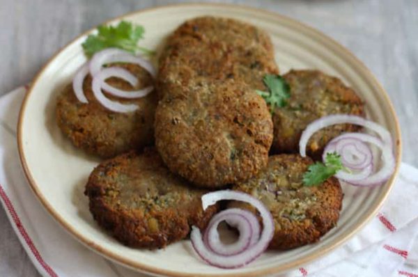 Monsoon Special: बारिश के मौसम में ऐसे बनाएं कच्चे केले के कबाब