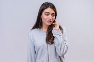 मेरा कलीग मुझे ब्लैकमेल कर रहा है, मैं क्या करूं?