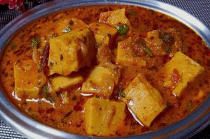 राजस्थानी डिश: फैमिली के लिए बनाएं टेस्टी बेसनी पनीर सब्जी