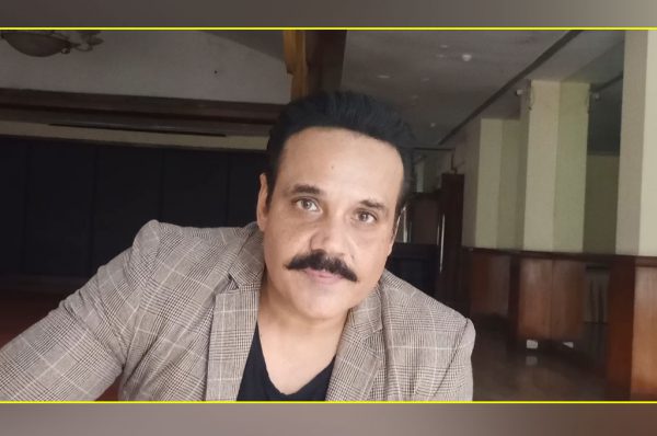 हिंदी में बात करने में शर्म कैसी: यश टोंक