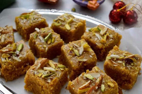 Raksha Bandhan : घर पर बनाएं गुजराती मिठाई ‘मोहन थाल’