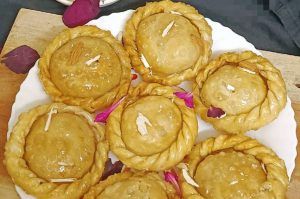 Holi Special: इस साल होली पर बनाएं गोल गुझिया