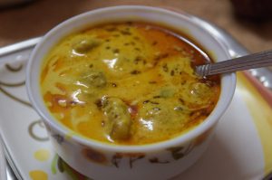 घर पर ऐसे बनाएं गुजराती स्टाइल की कढ़ी