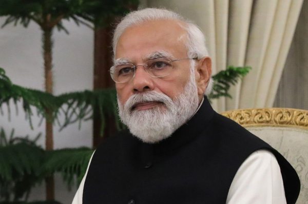विदेश की धरती से – ऊंचे राहुल और बौने नरेंद्र!