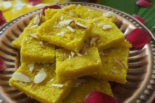 Diwali 2022: इस आसान तरीके से बनाएं बादाम की बर्फी