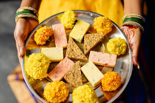 Diwali 2022: दीवाली की थाली- घोलें रिश्तों में मिठास