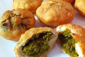 विंटर स्पेशल : सर्दियों में बनाएं मटर की कचौड़ी