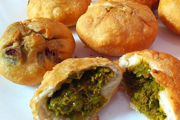 विंटर स्पेशल : सर्दियों में बनाएं मटर की कचौड़ी