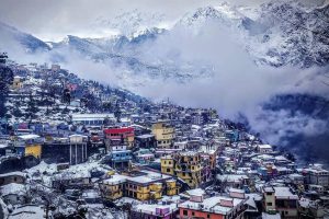 मुद्दा: जोशीमठ का संकट – धार्मिक पर्यटन से पड़ी दरारें