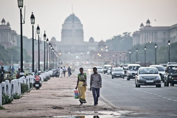 भारत भूमि युगे युगे: एक लोकल आंधी