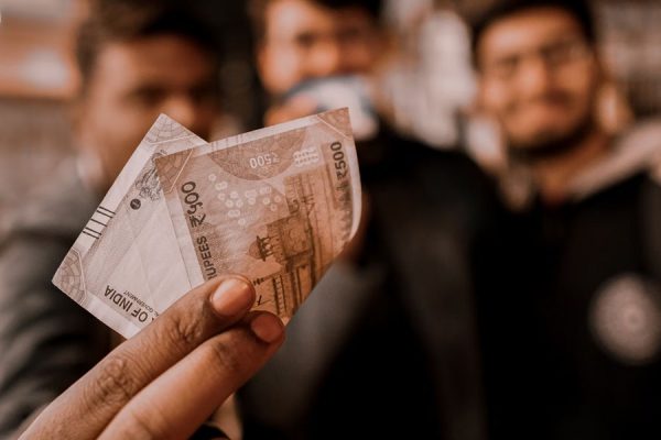 बाप की ऊपरी कमाई किस को रास आई