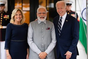 नरेंद्र मोदी की अमेरिका यात्रा : राजा भोज को गंगू तेली की भेंट
