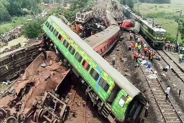 क्या ‘कवच’ से रोका जा सकता था बालासोर ट्रेन हादसा? आइए जानते हैं कैसे काम करती है यह तकनीक