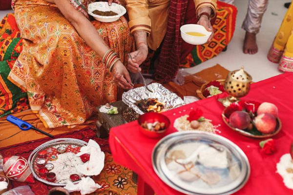 धार्मिक पूर्वाग्रह से ग्रसित समाज