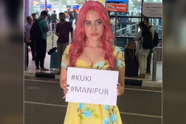 Uorfi Javed ने किया मणिपुर की घटना का विरोध, हाथ में पोस्टर लिए पहुंची एयरपोर्ट