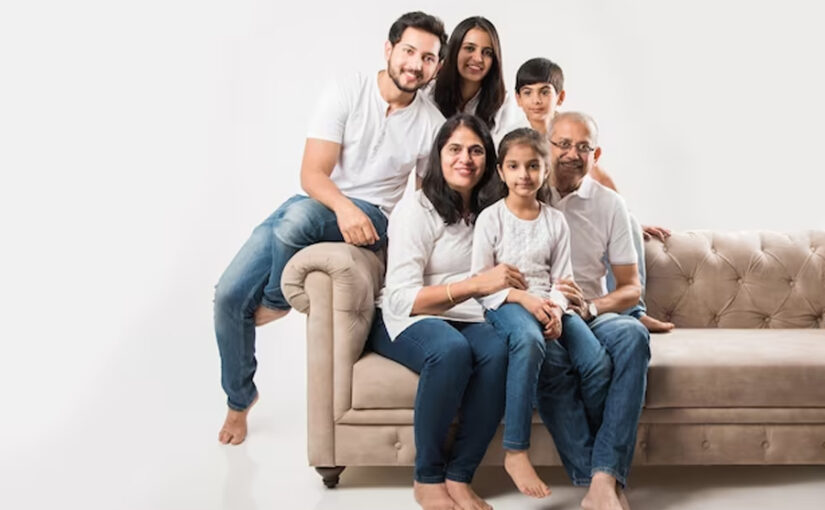 परिवार का ट्रिप प्लान करे ग्लू का काम