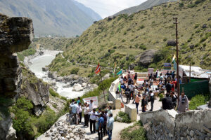 ढहते पहाड़ों ने विंटर का मजा किया खराब