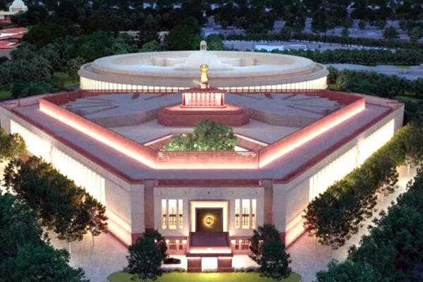 संसद की सुरक्षा पर उठते सवाल