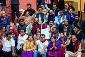 सांसदों का निलबंन : एक पार्टी के राज की तरफ बढ़ता देश