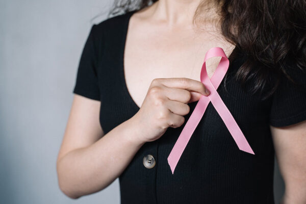Breast Cancer से बचाने में मदद करेंगे ये टिप्स, महिलाएं जरूर करें फॉलो
