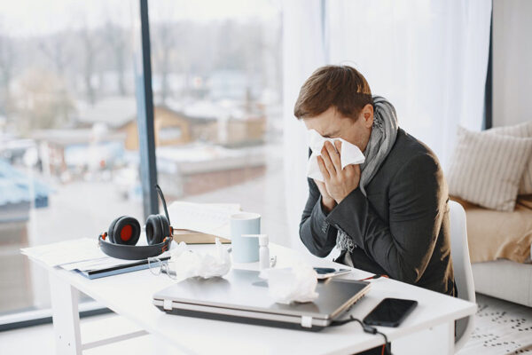Cold Home Remedies : सर्दी-जुकाम और खांसी से हैं परेशान, तो ये देसी इलाज आएंगे आपके बहुत काम