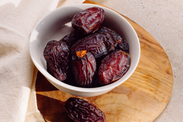 Dates Benefits : सर्दियों का सुपरफूड है खजूर, पाचन से लेकर दिल को रखे स्वस्थ