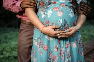 पैंसठ की उम्र में भी क्या मां बनना संभव है, जानें एक्सपर्ट से