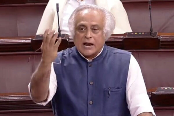 चुनाव आयोग विपक्ष के सवालों और आरोपों का जवाब देने में क्यों विफल हो रहा है ?