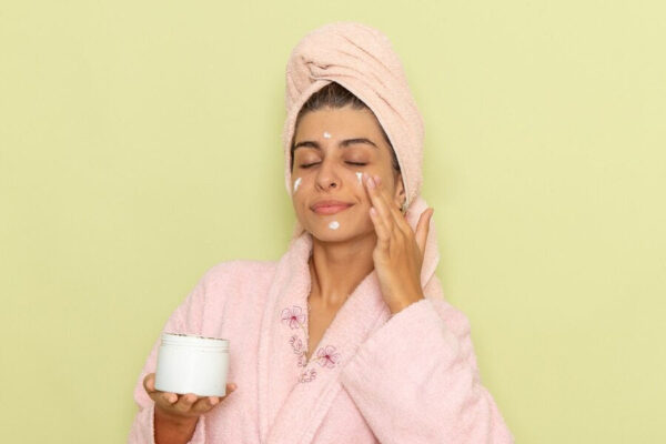 Winter Skin Care : रूखी त्वचा से छुटकारा पाने के लिए अपनाएं ये टिप्स