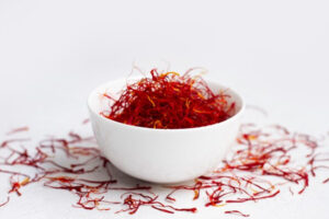 Saffron Benefits in Winter : सर्दियों में कई समस्याओं का इलाज है चुटकी भर केसर