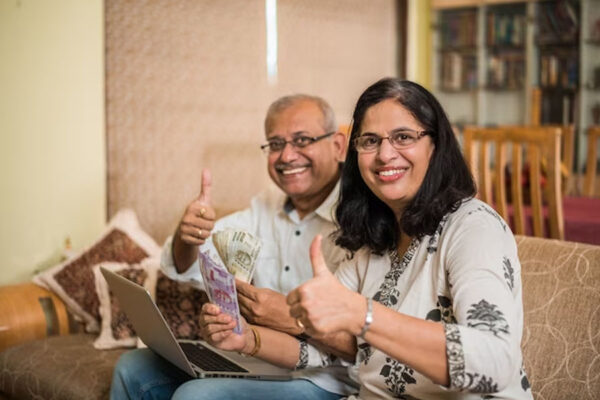 बचत : बढ़ती उम्र में खुद को रखें आर्थिक रूप से मजबूत