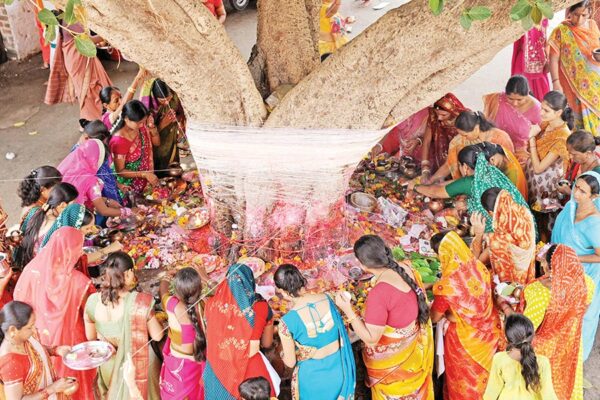 अंधविश्वास और स्वार्थ का गठजोड़ देश के लिए नुकसानदेह