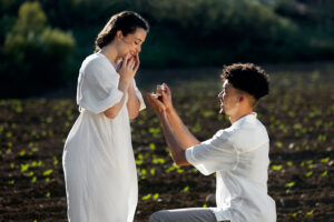 Valentine’s Day 2024 : वैलेंटाइन डे पर हुड़दंगियों से बचने के 11 दुर्लभ टिप्स