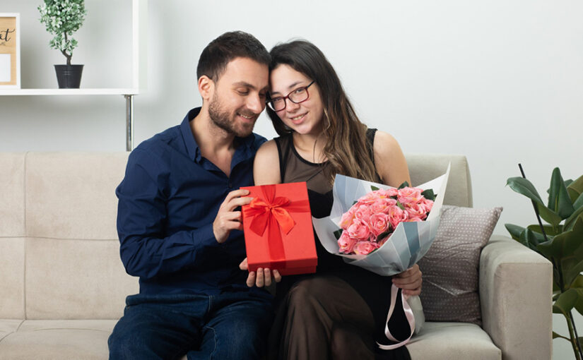 Valentine’s Day 2024 : वैलेंटाइन डे पर गर्लफ्रेंड को करना हैं इंप्रेस, तो दें ये गिफ्ट
