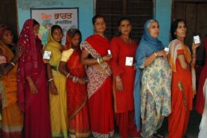 लोकसभा चुनाव : 50 फीसदी महिला वोटों के रहमोकरम पर मर्द नेता